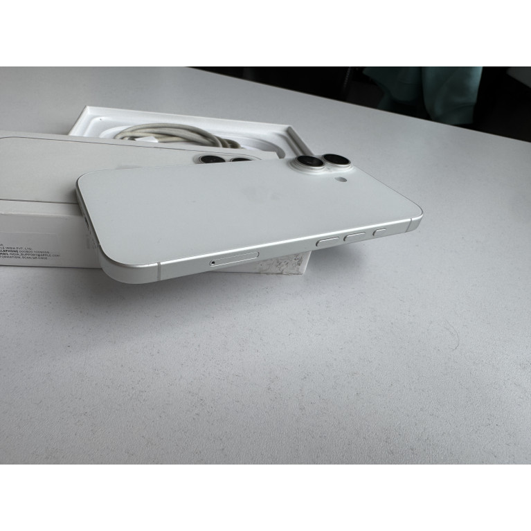 iPhone 16 128 Гб Белый Б/У