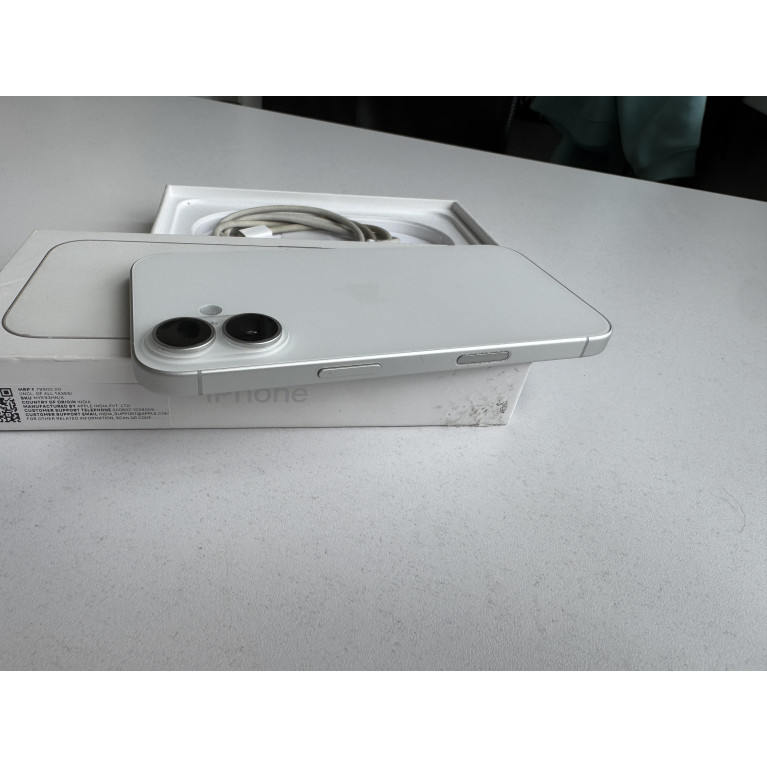 iPhone 16 128 Гб Белый Б/У