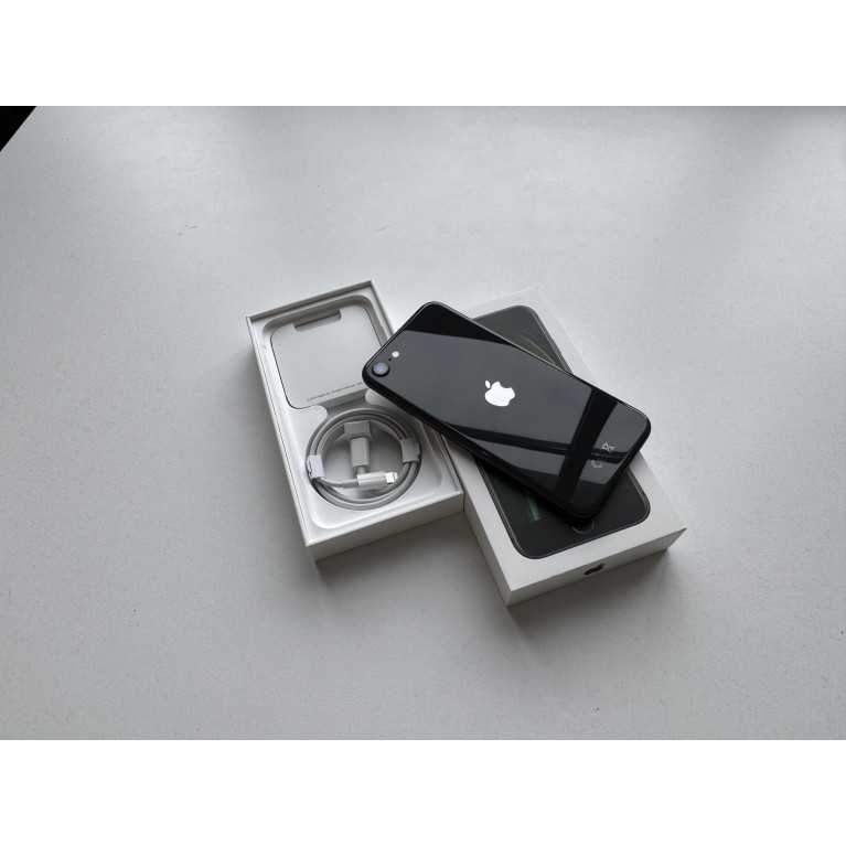 iPhone SE 2020 128 Гб Черный Б/У