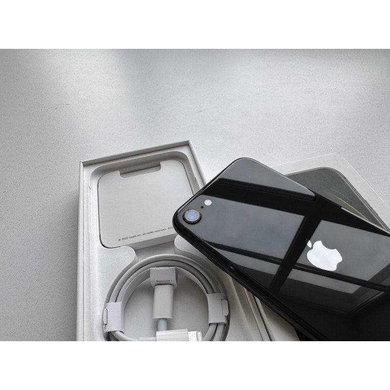 iPhone SE 2020 128 Гб Черный Б/У