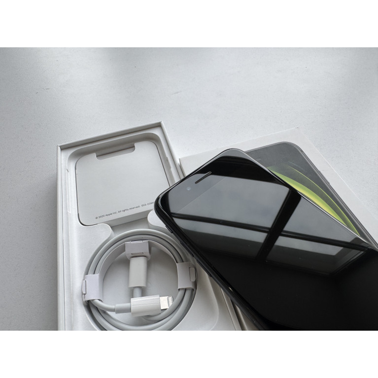 iPhone SE 2020 128 Гб Черный Б/У