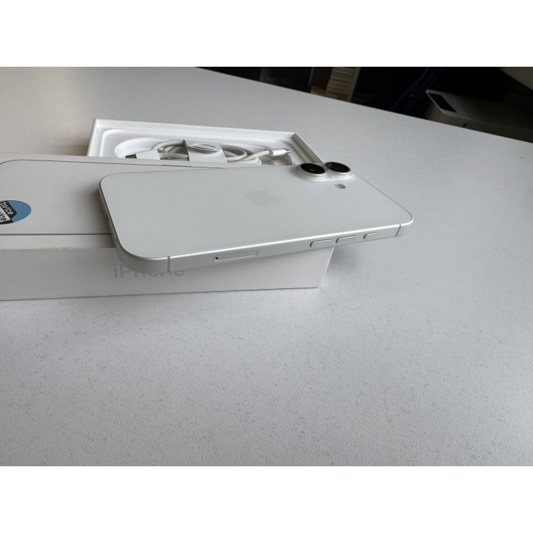 iPhone 16 128 Гб Белый Б/У