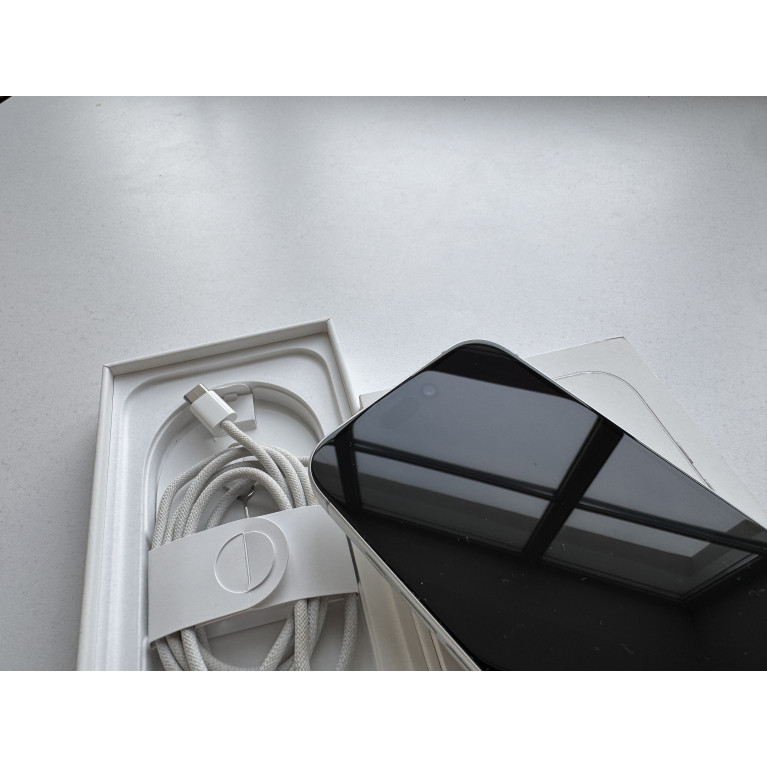 iPhone 16 128 Гб Белый Б/У