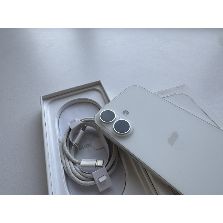 iPhone 16 128 Гб Белый Б/У